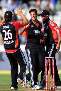 Alastair Cook, Jade Dernbach and Graeme Swann celebrate a wicket for England