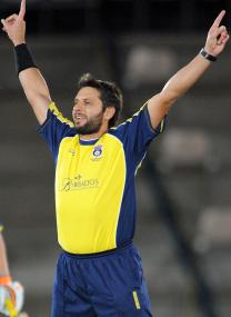 Afridi-T20-Celebrating-Gloucestershire-RoseBowl-LMI-2-208
